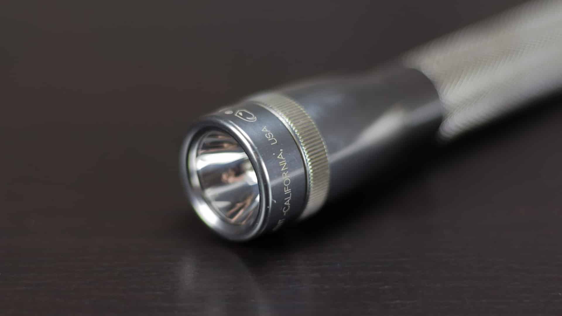 Comment faire le choix d’une lampe tactique en survivalisme ?