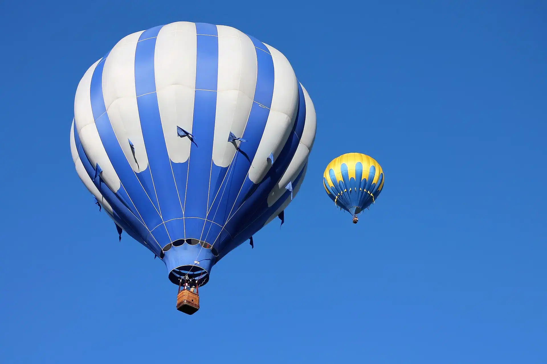 monter dans une montgolfière